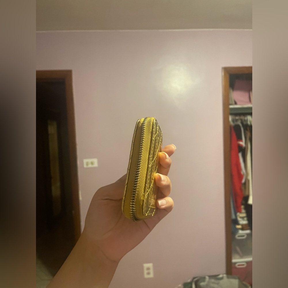 Gold Wallet - Picture 2 of 3